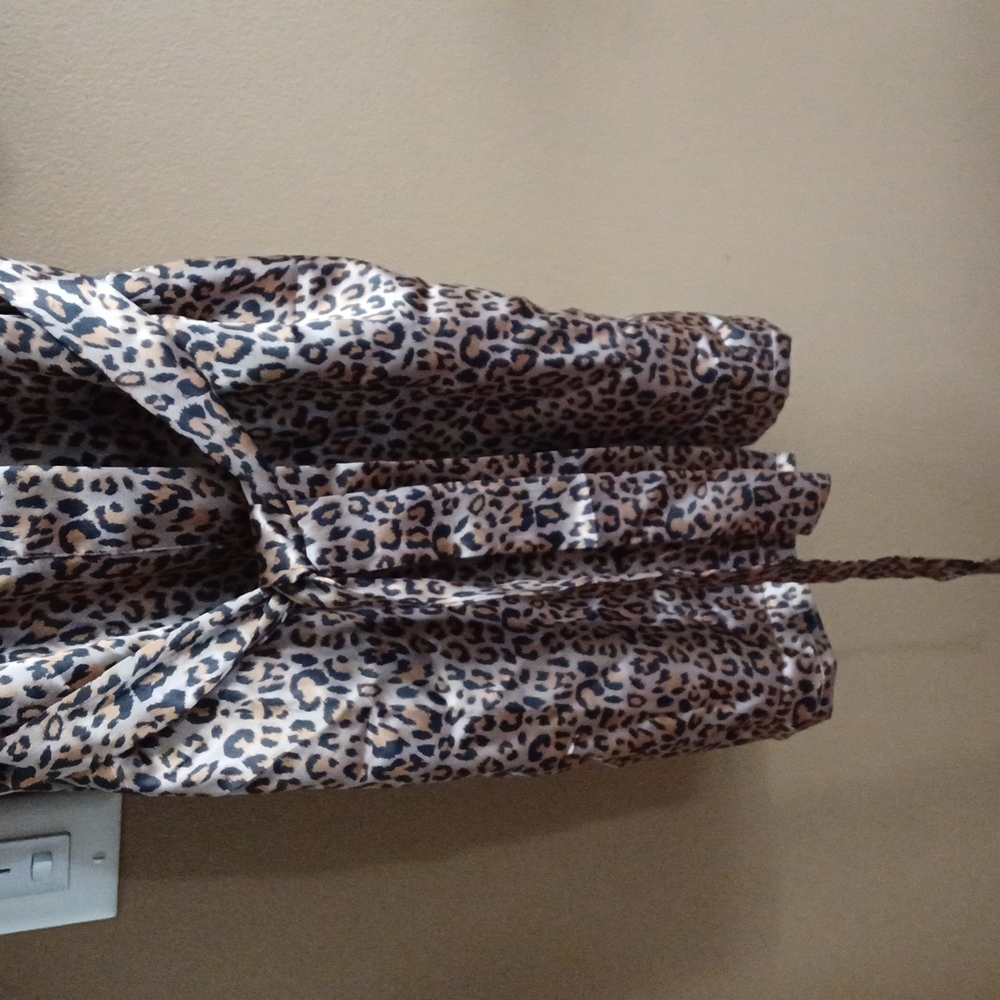 Women's Robe - Picture 2 of 5